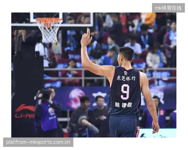 CBA上海外援挡拆顺下轻松扣篮